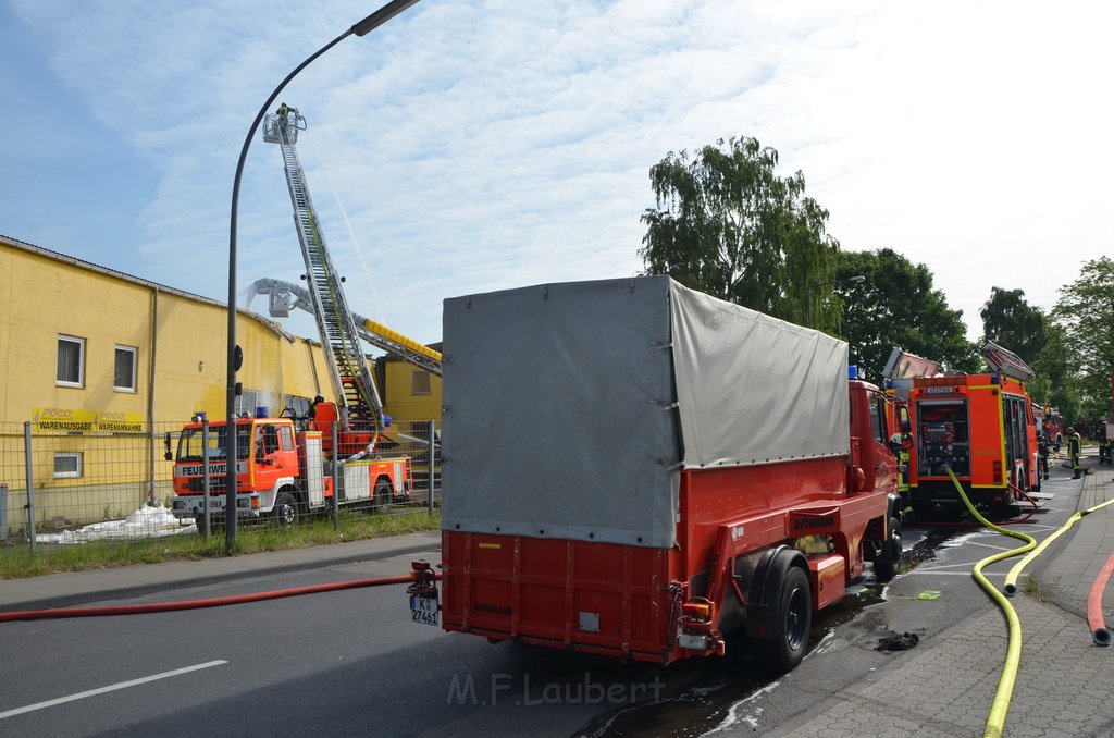 Grossfeuer Poco Lager Koeln Porz Gremberghoven Hansestr P754.jpg - Miklos Laubert